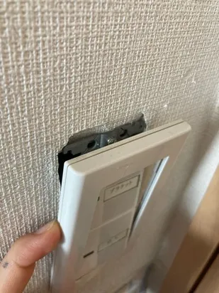 コンセント内部のカビが危険⚡見えない壁の湿気が引き起こす火災リスクと正しい対策とは？【仙台・東北対応】