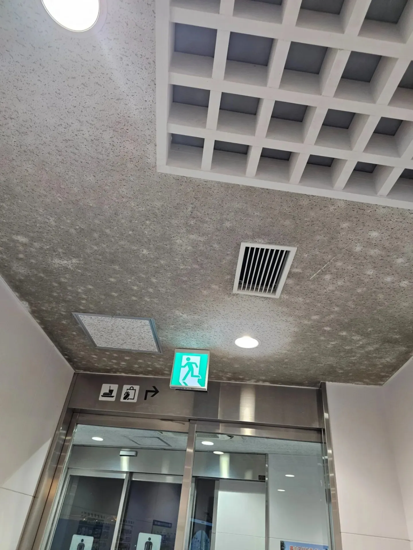 仙台市の学校でカビ相談が急増する理由とは?見えない湿気と施設環境のリスクを徹底解説